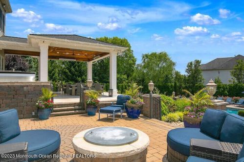 15 Pegasus Dr, Tinton Falls NJ 07724-2875 exterior