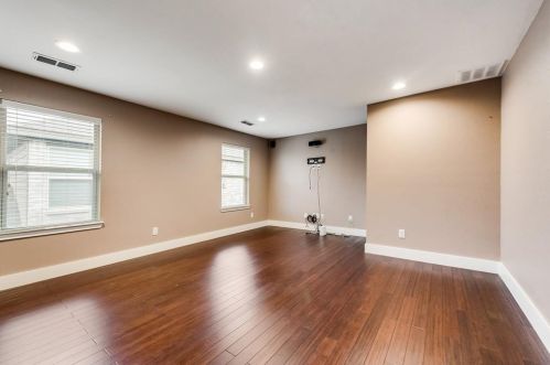 5568 Thunder Bay Dr, Fort Worth TX  76119-8505 exterior