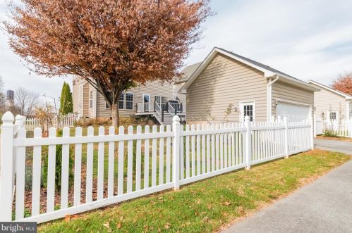 228 Lord Fairfax St, Charles Town WV  25414-2607 exterior