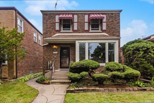 3136 Jarlath St, Chicago, IL 60645-1130