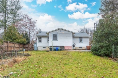 16 Main St, Dover, NJ 07869-3436