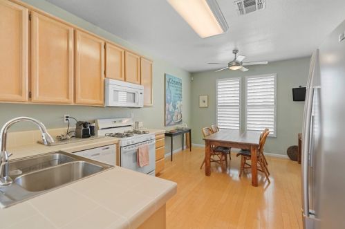 9393 Canmoor Cir, Elk Grove, CA 95758-7109