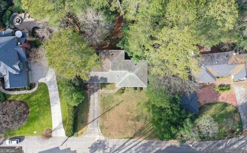 4132 Haverhill Dr, Atlanta GA  30342-3818 exterior