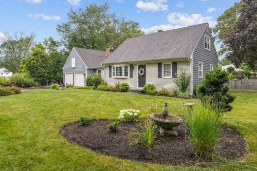 36 Barton Ave, Warren, RI 02885-1211