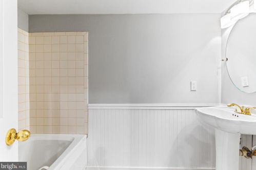 10014 Downeys Wood Ct, Springfield VA  22015-2730 exterior