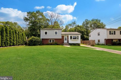 22 Chelmsford Dr, Trenton, NJ 08618-1843