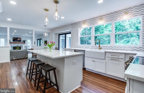 11612 Holly Briar Ln, Great Falls, VA 22066-1328