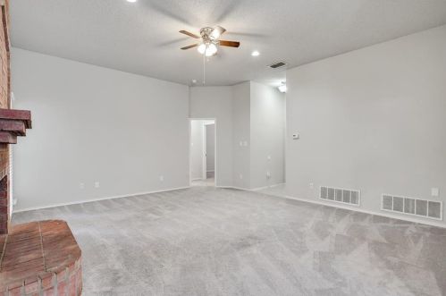 6837 Beaty St, Fort Worth TX  76112-6704 exterior