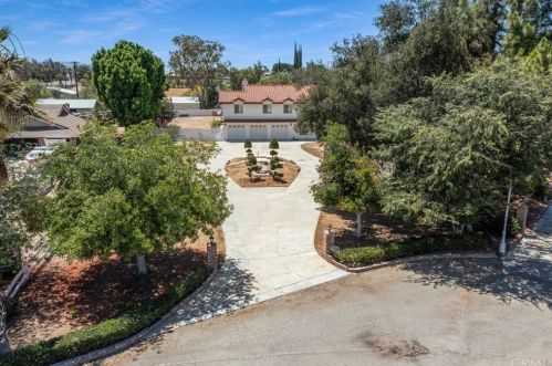 16075 Lenel Ct, Riverside, CA 92504-5816