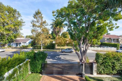 4719 Tobias Ave, Van Nuys CA  91403-2826 exterior
