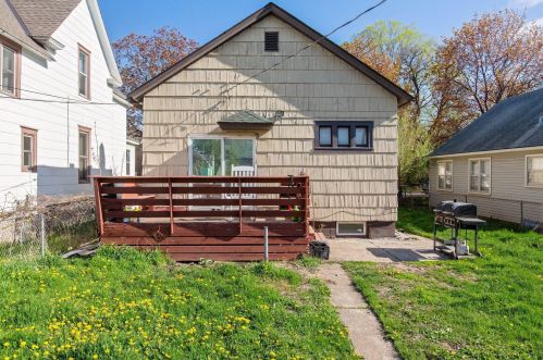 986 4th St, Saint Paul MN  55106-5209 exterior