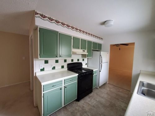 1008 Bluestem Blvd, Pueblo, CO 81001-1142
