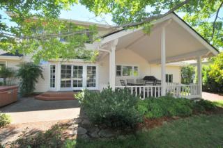 806 Cypress Point Loop, Ashland, OR 97520-3748