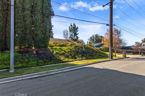 525 Pepper Way, Redlands, CA 92373-7235