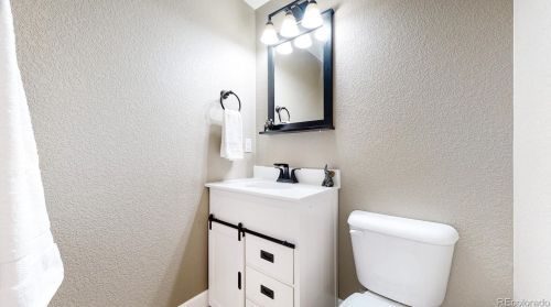 7232 Oak Hl, Aurora CO 80016-2061 exterior