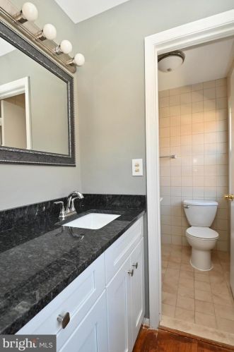 6153 Roxbury Ave, Springfield VA  22152-1625 exterior