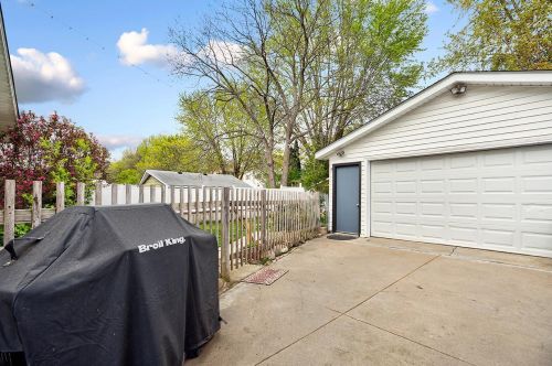 2070 Ivy St, Saint Paul MN  55109-4029 exterior