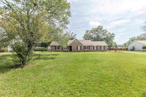 556 Thompson Mill Rd, Bonaire, GA 31005-3546