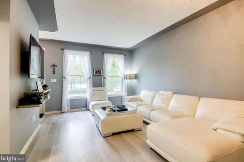 1244 Vintage Pl, Herndon, VA 20194-1024