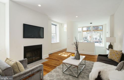 823 5th St, Philadelphia, PA 19147-3007