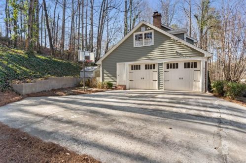 325 Hunters Gln Ct, Atlanta GA  30328-1710 exterior