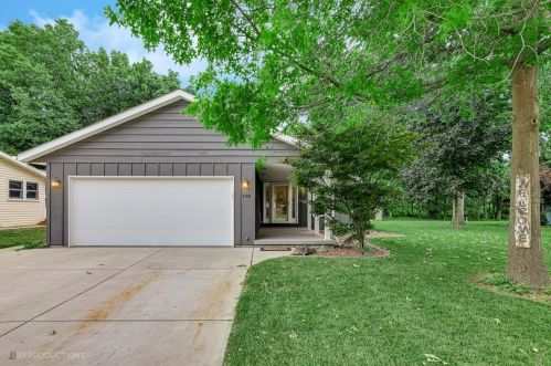 3108 Churchview Dr, Valpo, IN 46383-2433