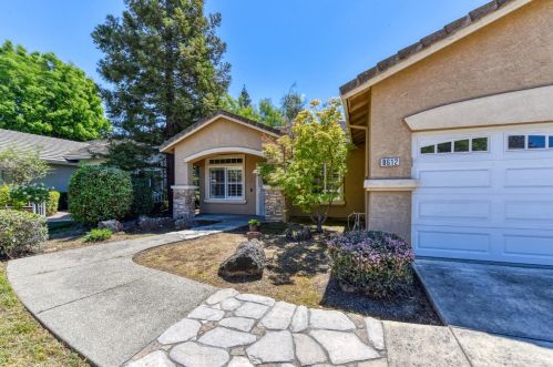8612 Golden Sage Dr, Elk Grove, CA 95624-3851