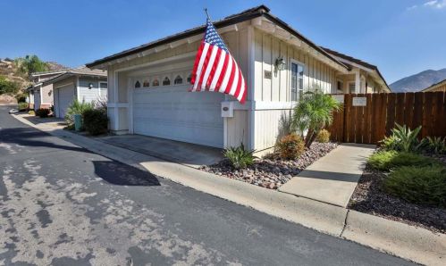1267 Buttonbrush Ln, El Cajon, CA 92019-2845