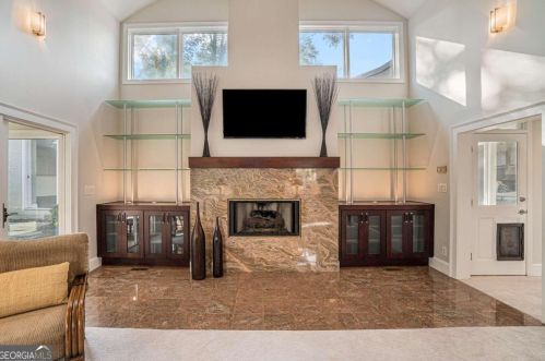 887 Berkshire Rd, Atlanta GA  30324-4929 exterior