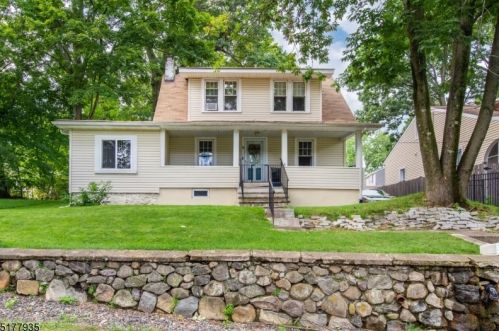 29 Hillside Ave, Kinnelon, NJ 07405-1334