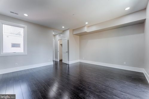 950 Front St, Philadelphia PA 19147-0043 exterior