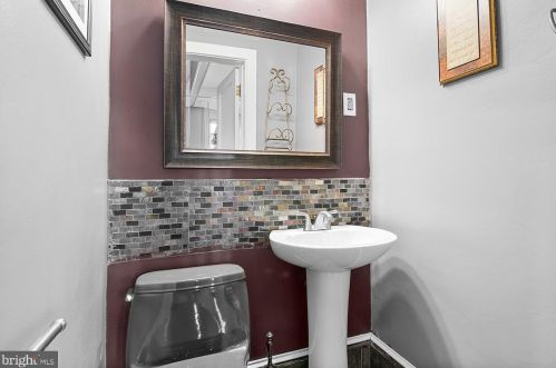 625 Pkwy Ave, Trenton NJ 08618-2725 exterior