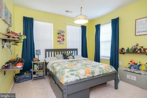 179 Colonial Dr, Charles Town WV  25414-4498 exterior