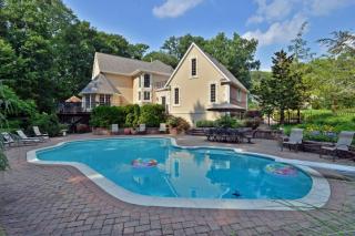 9 Oakwood Ct, Holmdel Village, NJ 07733-1753