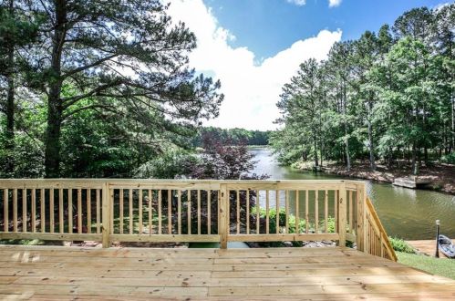 220 Red Maple Dr, Hampton, GA 30228-2858