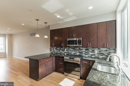 2033 4 St, Philadelphia PA 19122-1509 exterior