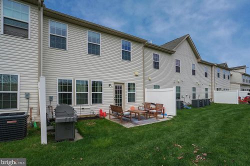 26 Sundance Dr, Trenton NJ  08619-3967 exterior