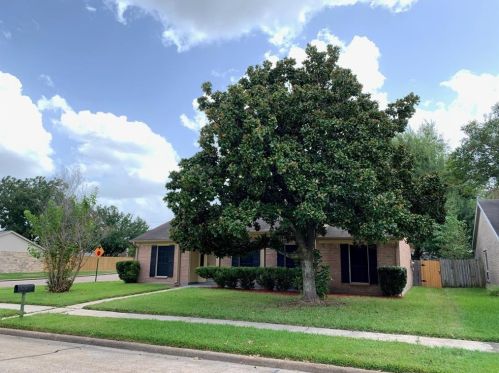 801 Willow Creek Dr, Morgans Point, TX 77571-2597