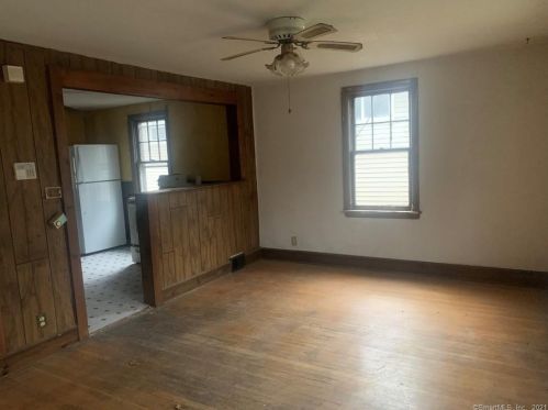 65 Collins St, Waterbury, CT 06704-2508