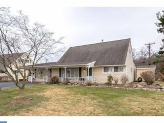 6 Towpath Rd, Levittown, PA 19056-1514