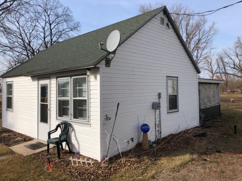 719 Lake Shore Dr, Battle Lake, MN 56515-4044