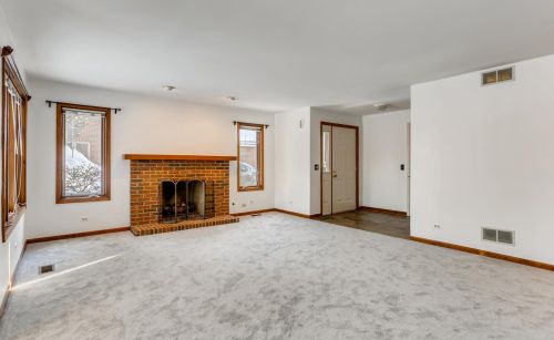 1525 Courtland Dr, Arlington Hts, IL 60004-4371