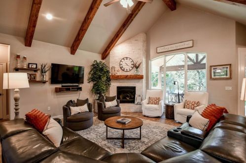 2019 Grn Wing, Granbury TX 76049-5560 exterior