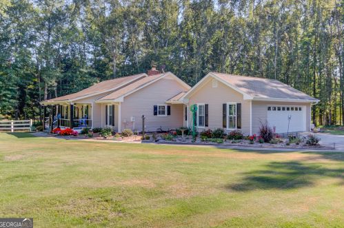 2960 Bay Ridge Dr, Loganville, GA 30052-3705