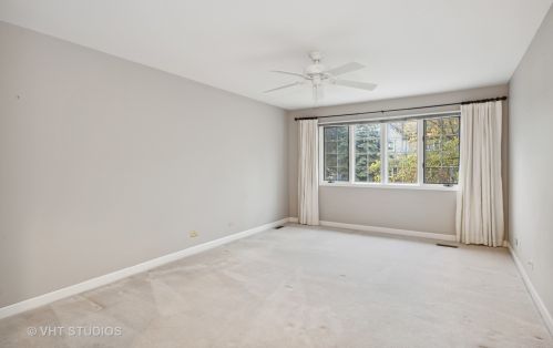 33 Stonehenge Ct, Willowbrook IL  60527-6414 exterior