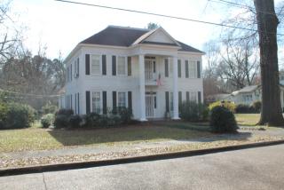 108 Hampton St, Winona, MS 38967-2614