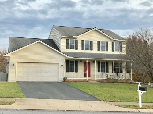 116 Summer House Ln, York, PA 17408-4293