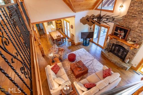 111 Ballard Ln, Ellijay, GA 30536-8121