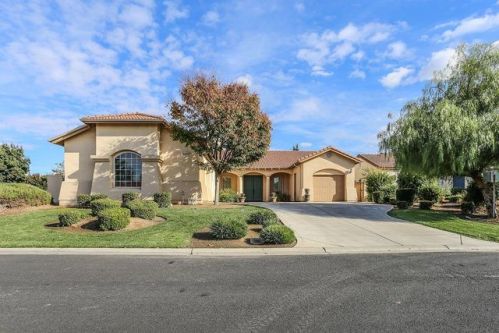 8450 Lake Shore Dr, Sharon, CA 93610-8004