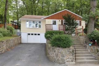 8 Indian Spring Trl, Parsippany, NJ 07834-2016